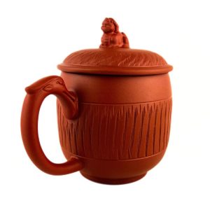 Чайний кухоль з червоної глини «Цілінь» з фігуркою-оберегом на кришці